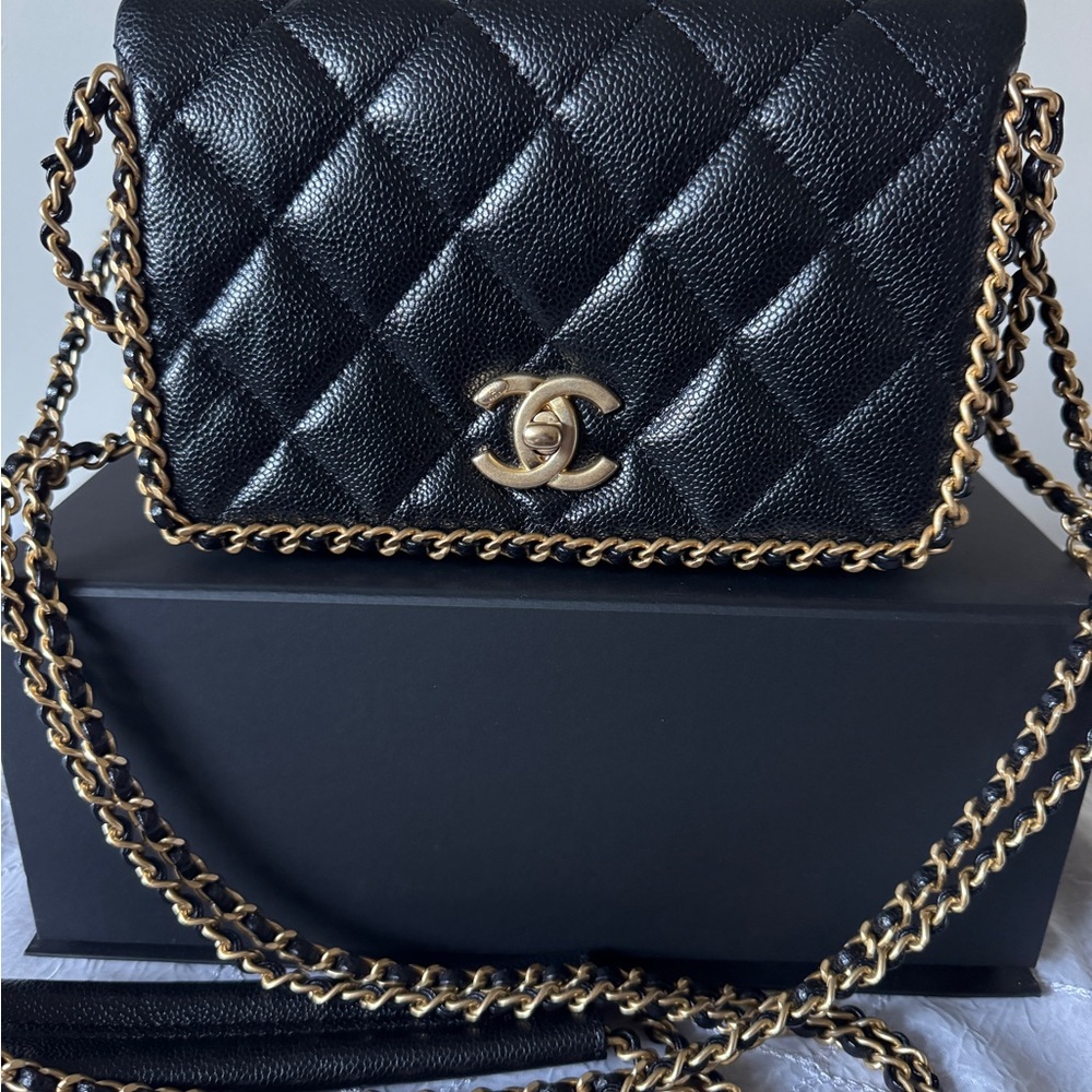 Chanel Black Quilted Leather Bag - Picture 6 of 17